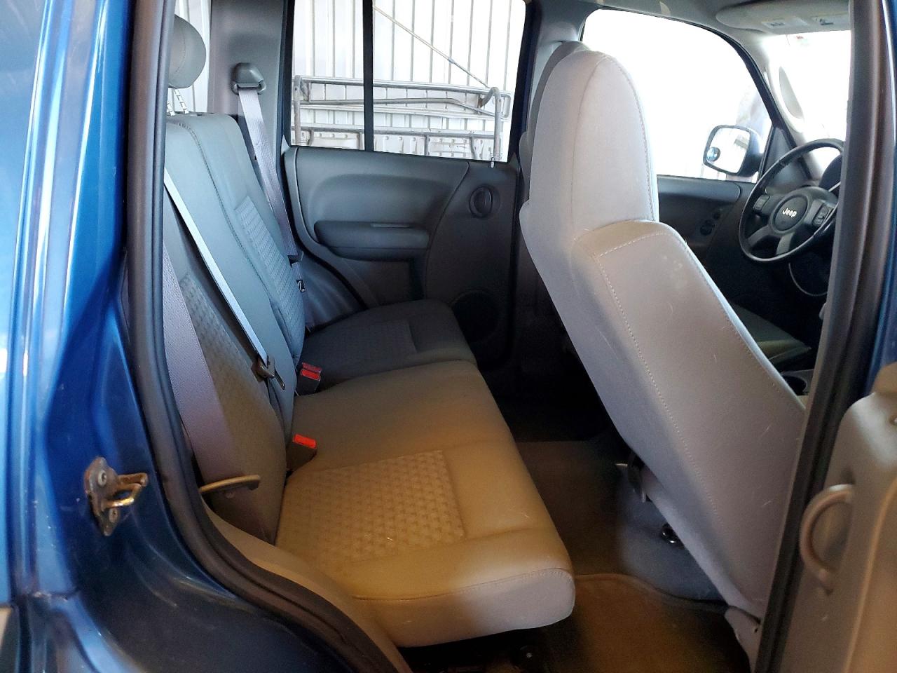 2005 Jeep Liberty VIN 1J4GK48K75W651842 photo 10