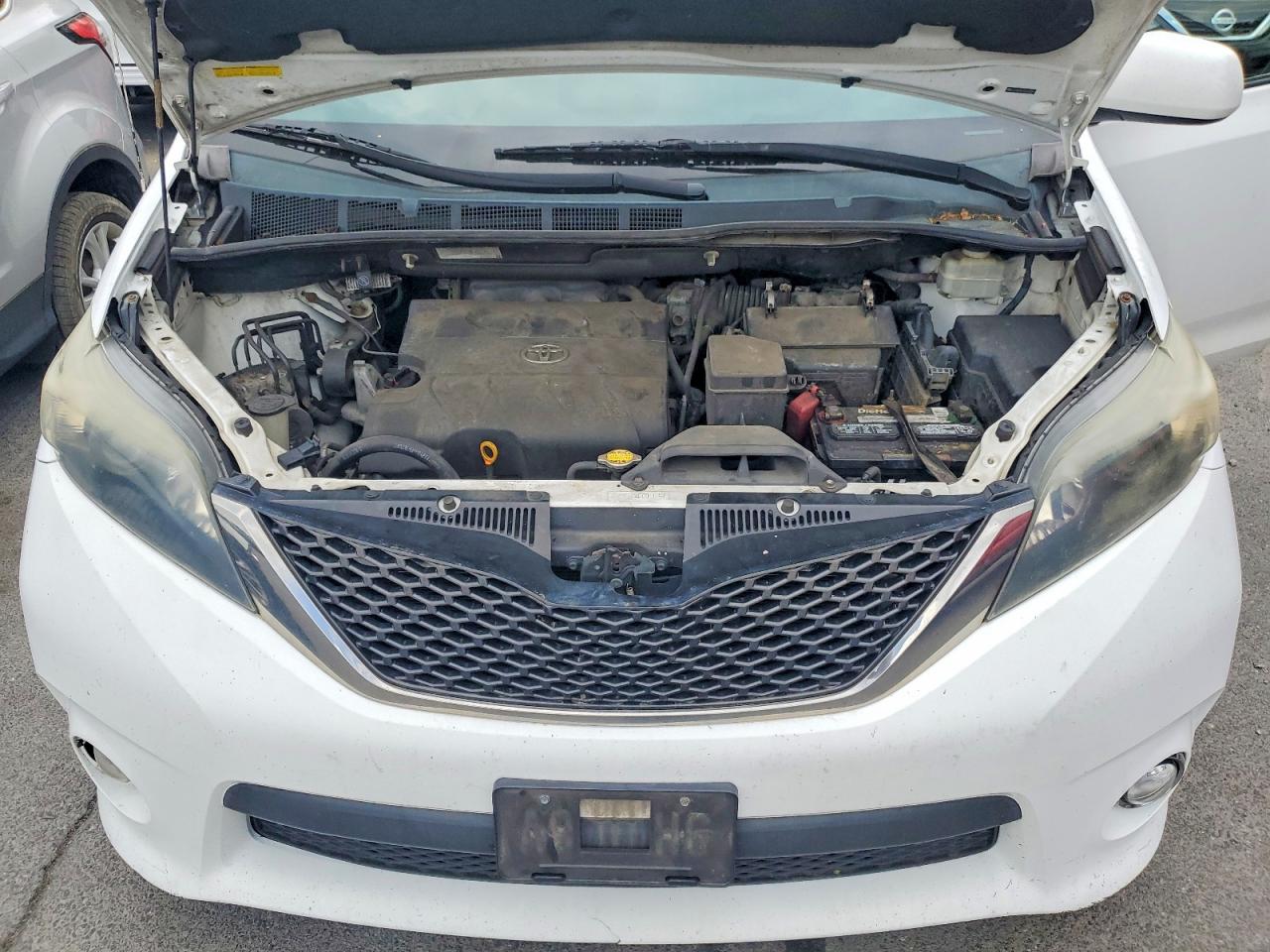 2011 TOYT Sienna VIN 5TDXK3DC2BS092999 photo 12
