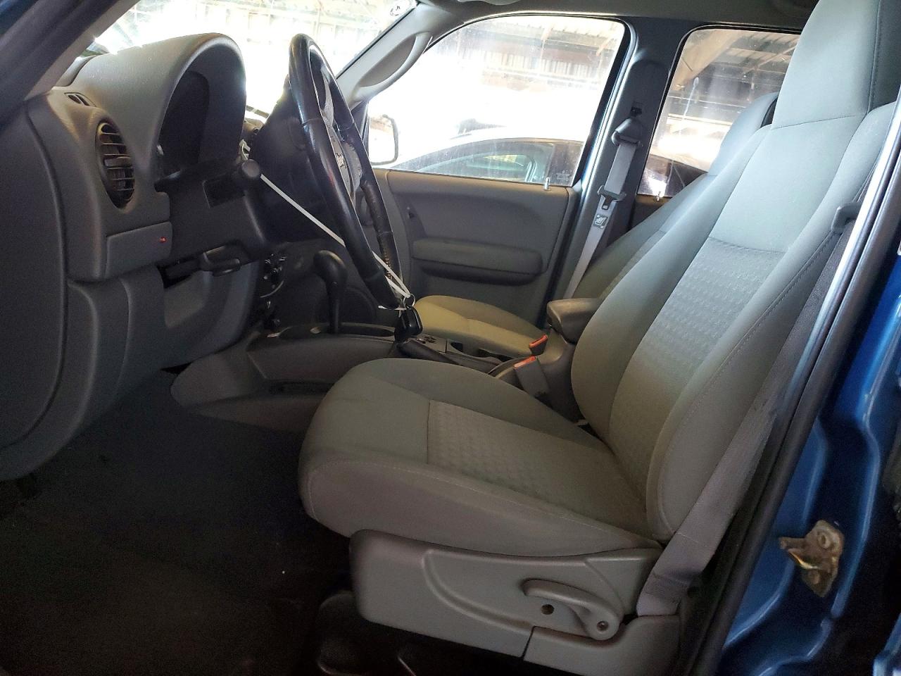 2005 Jeep Liberty VIN 1J4GK48K75W651842 photo 7