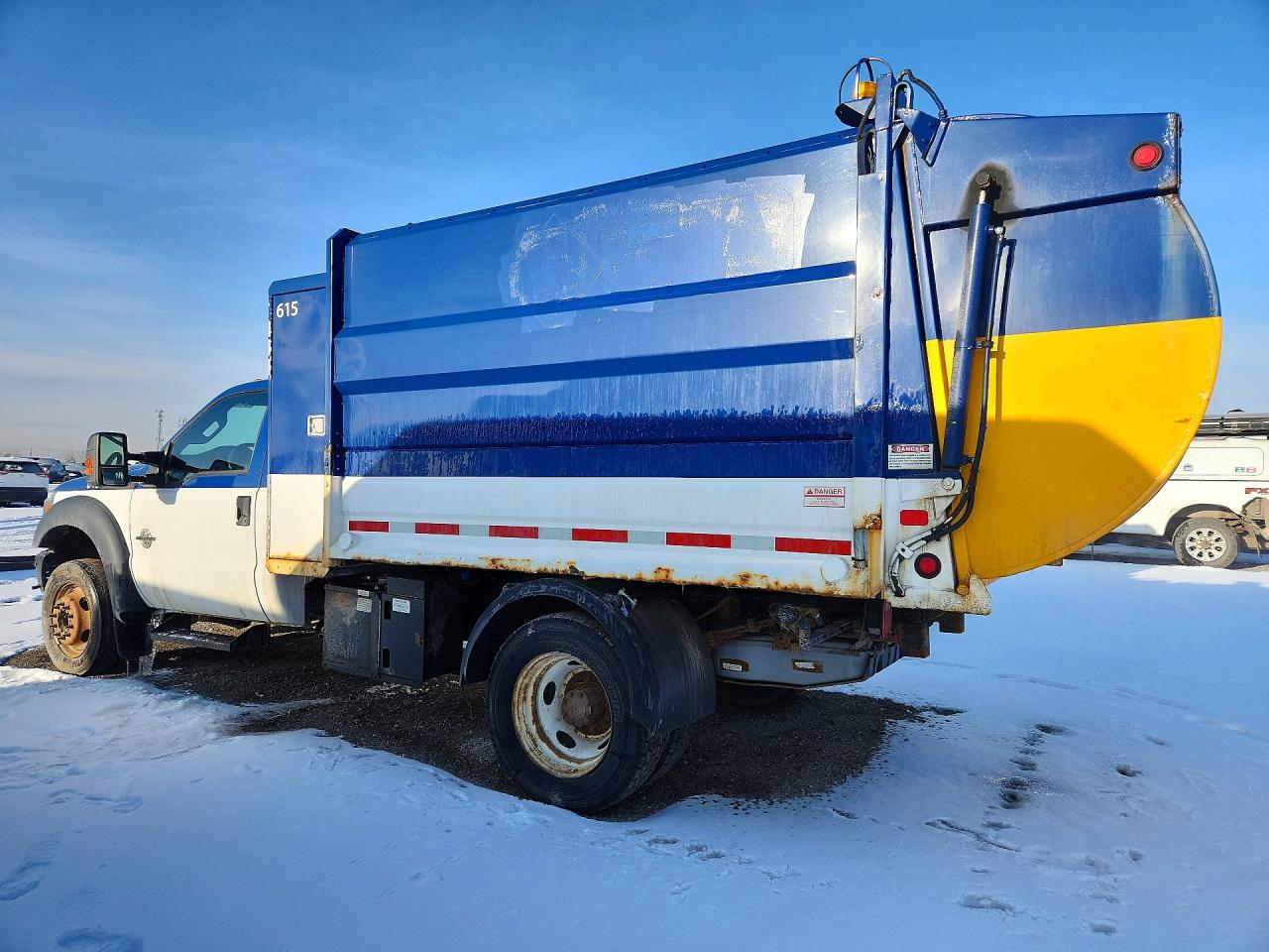 2011 Ford F550 VIN 1FDUF5HT5BEB50019 photo 2