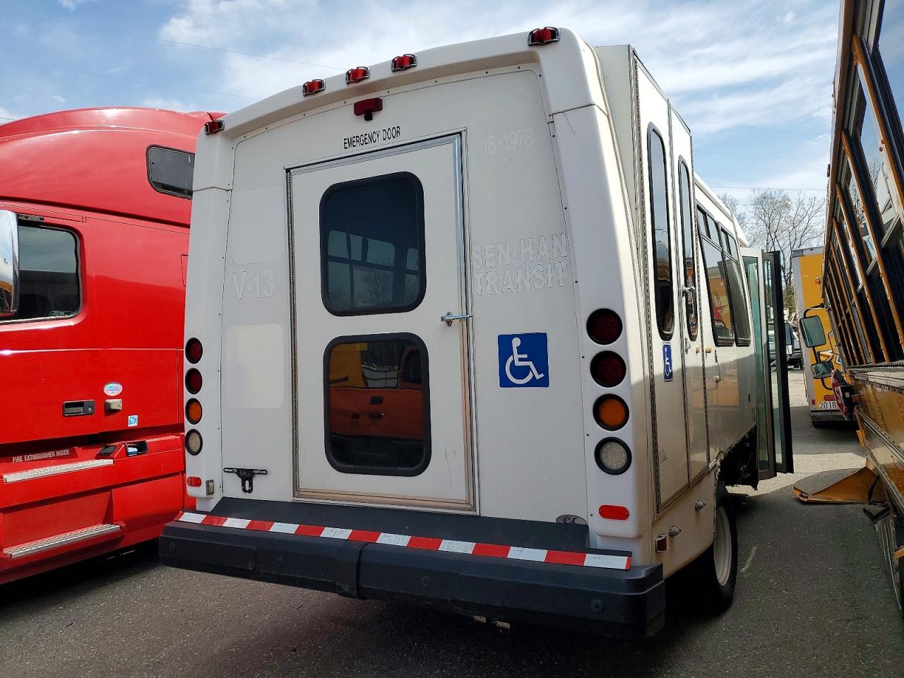 2018 Ford Econoline VIN 1FDFE4FS9JDC36258 photo 4