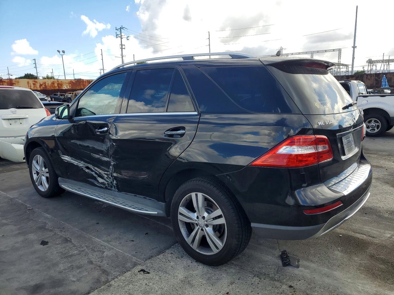 2013 Mercedes-Benz M-class VIN 4JGDA5JB6DA121249 photo 2
