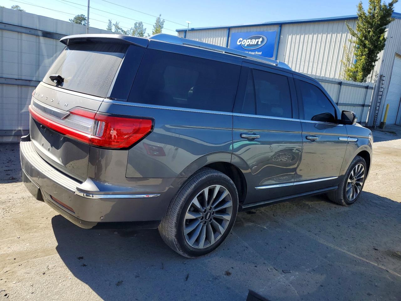 2021 Lincoln Navigator VIN 5LMJJ2LT3MEL07618 photo 3