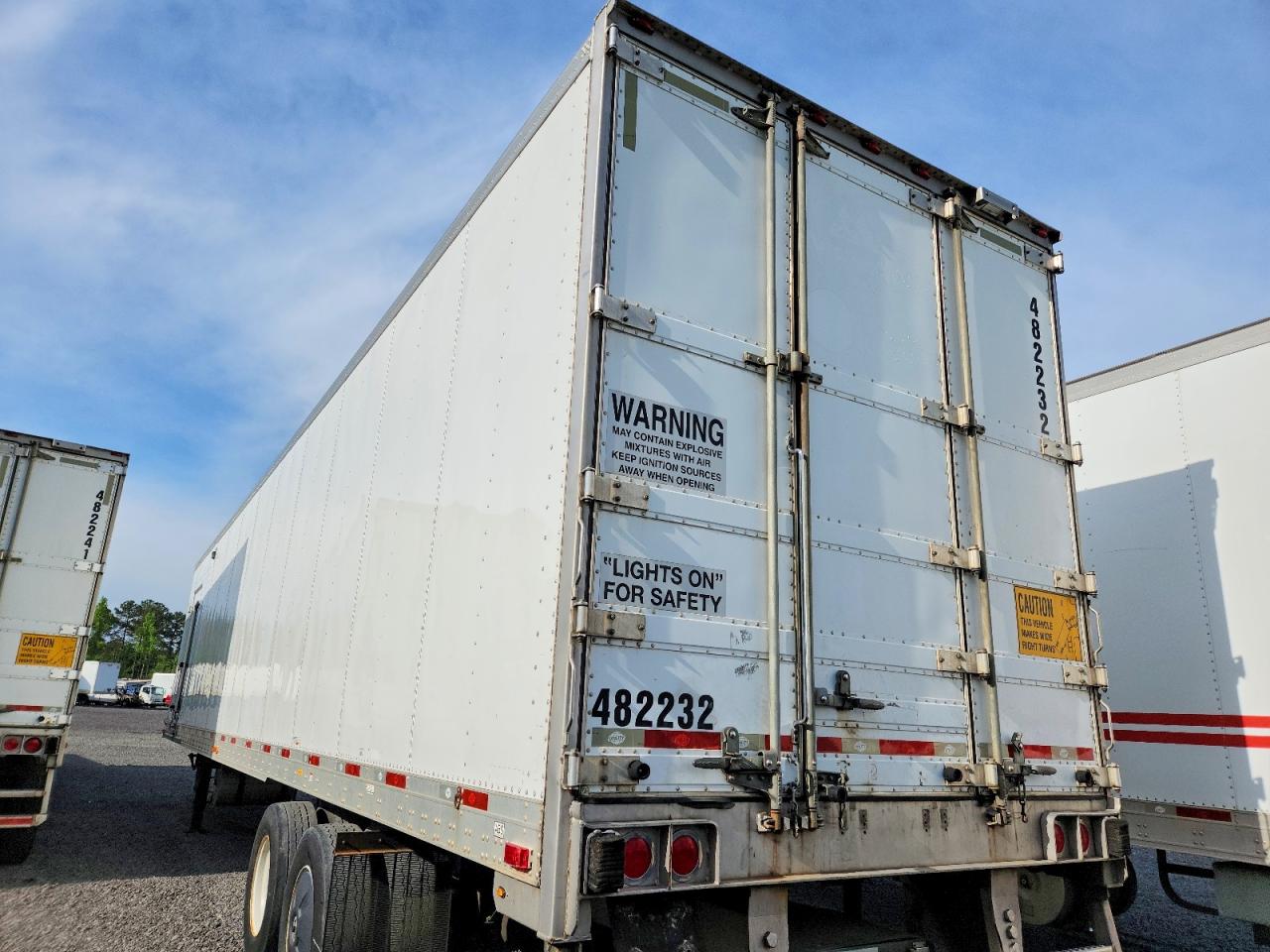 2015 UTILITY All models VIN 1UYVS2488FM408325 photo 3