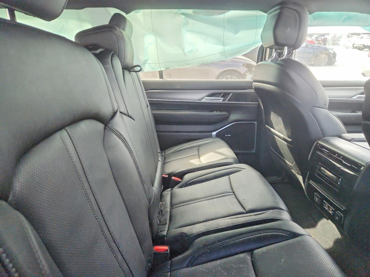 2025 Jeep Wagoneer VIN 1C4SJSBPXSS538417 photo 11