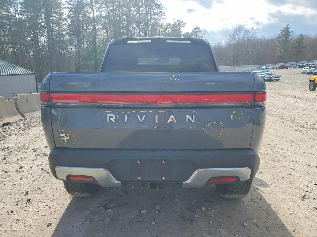 2022 Rivian Rit VIN 7FCTGAAL5NN001429 photo 6