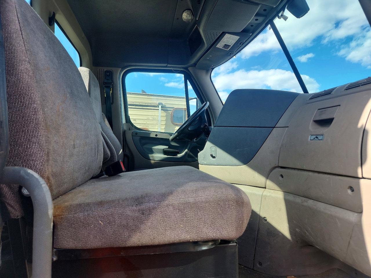 2018 FREIGHTLINER All other VIN 3AKBGADV7JDJU2444 photo 5