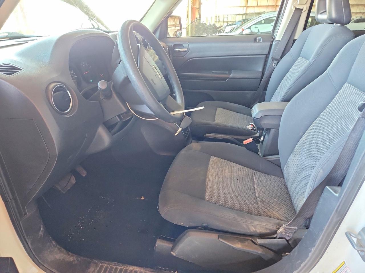 2009 Jeep Patriot VIN 1J4FF28B69D249591 photo 7