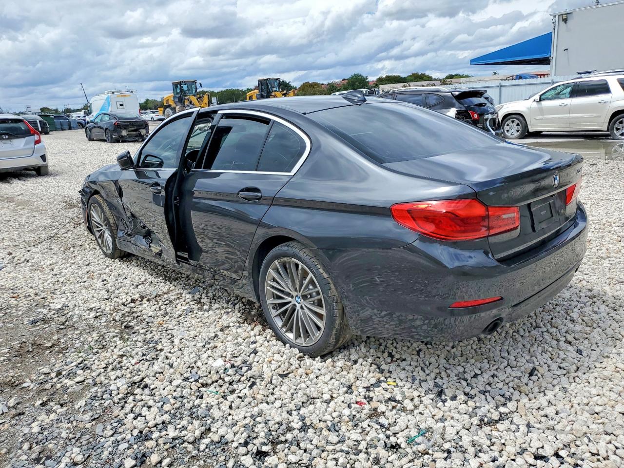 2020 BMW 5 series VIN WBAJR3C0XLCD59656 photo 2