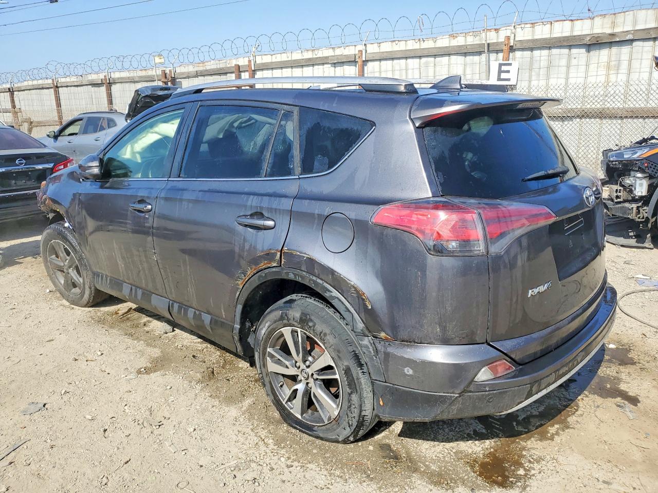 2016 TOYT Rav4 VIN JTMWFREV9GJ092909 photo 2