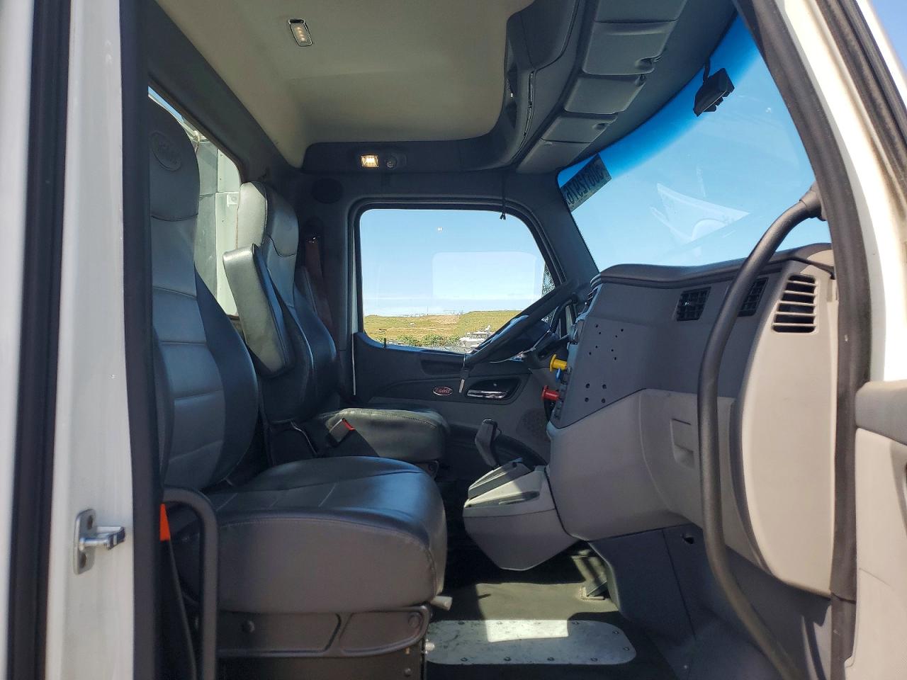 2016 PETERBILT All other VIN 1XPBA48X3GD299421 photo 5