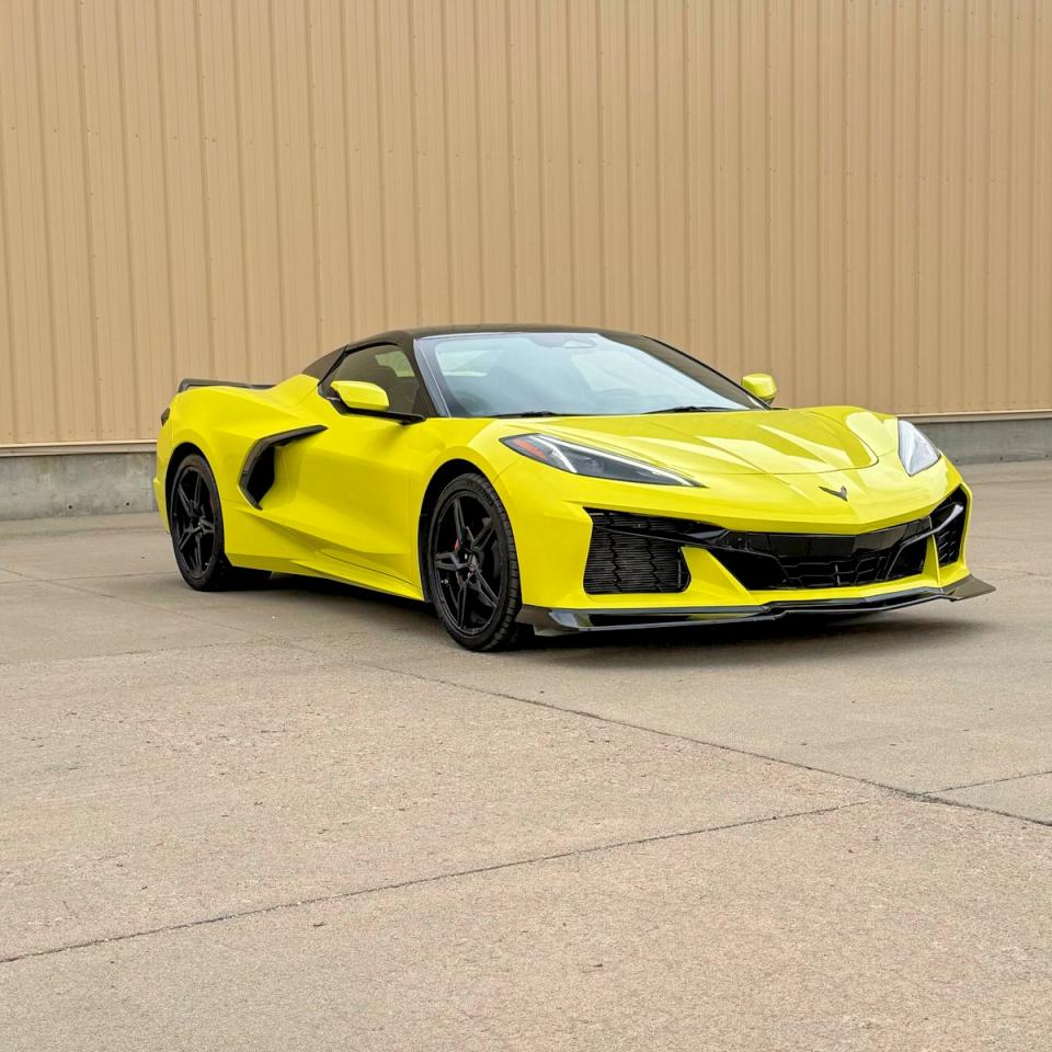 2024 Chevrolet Corvette VIN 1G1YA3D44R5102702 photo 1