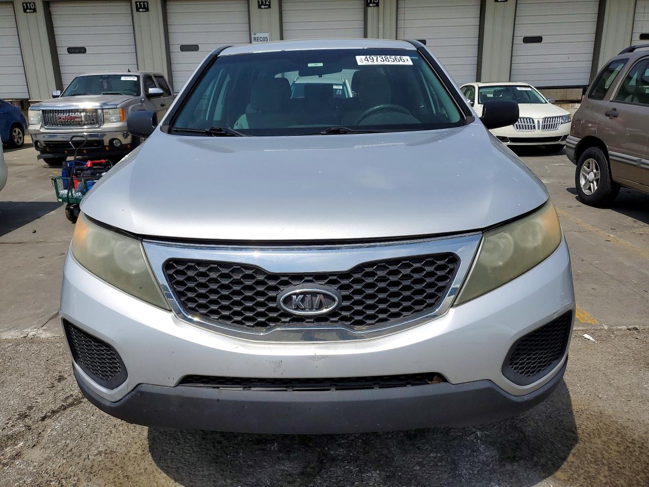 2011 Kia Sorento VIN 5XYKT3A1XBG032329 photo 5