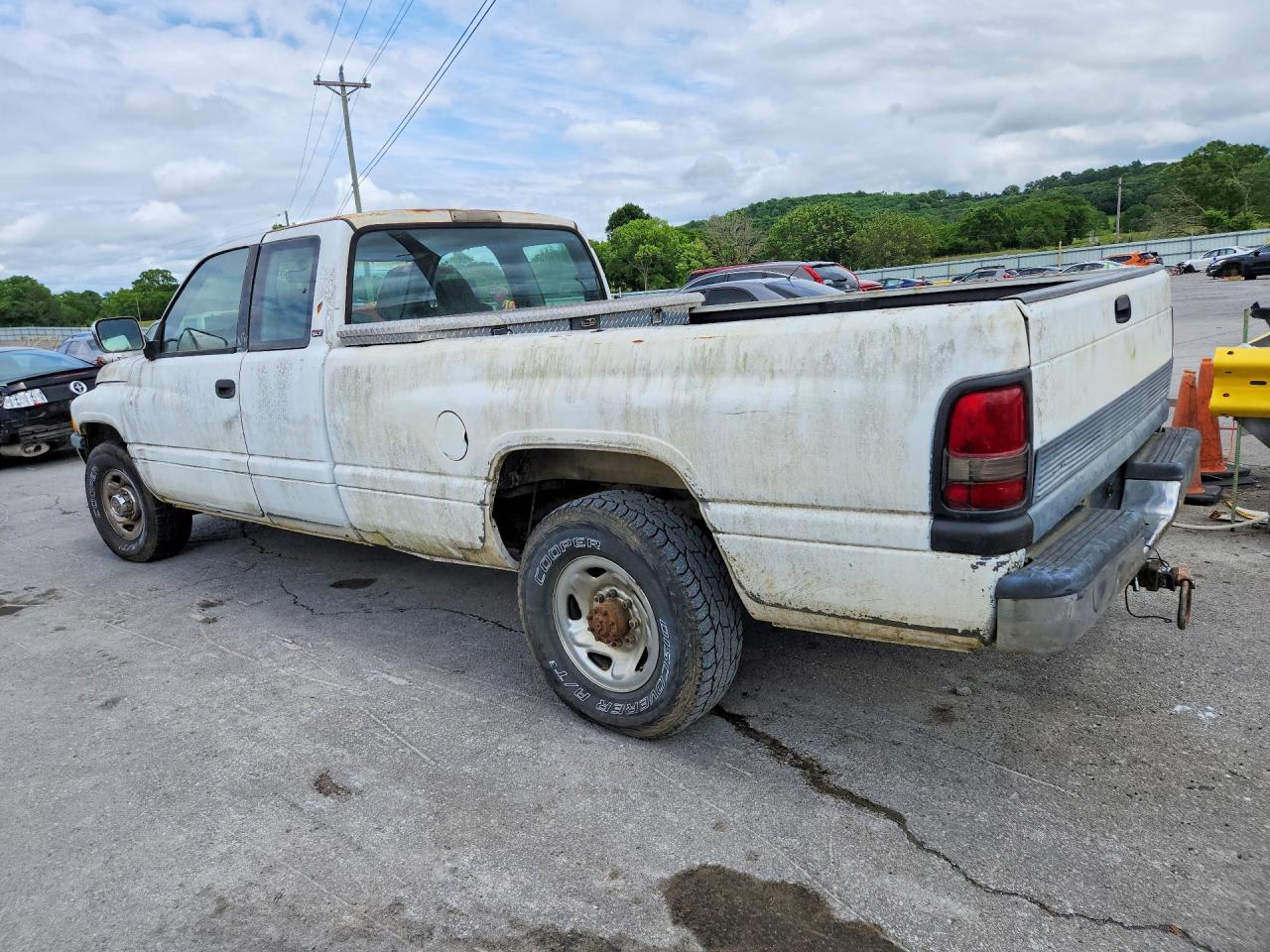 1996 Dodge Ram 2500 VIN 3B7KC23Z8TM144449 photo 2