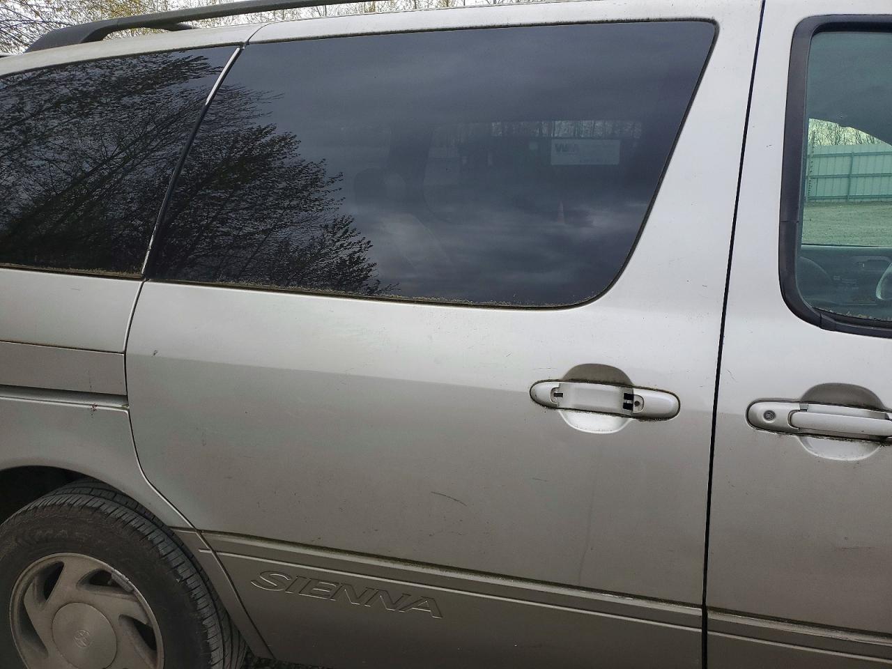 2002 Toyota Sienna VIN 4T3ZF13C82U451662 photo 11