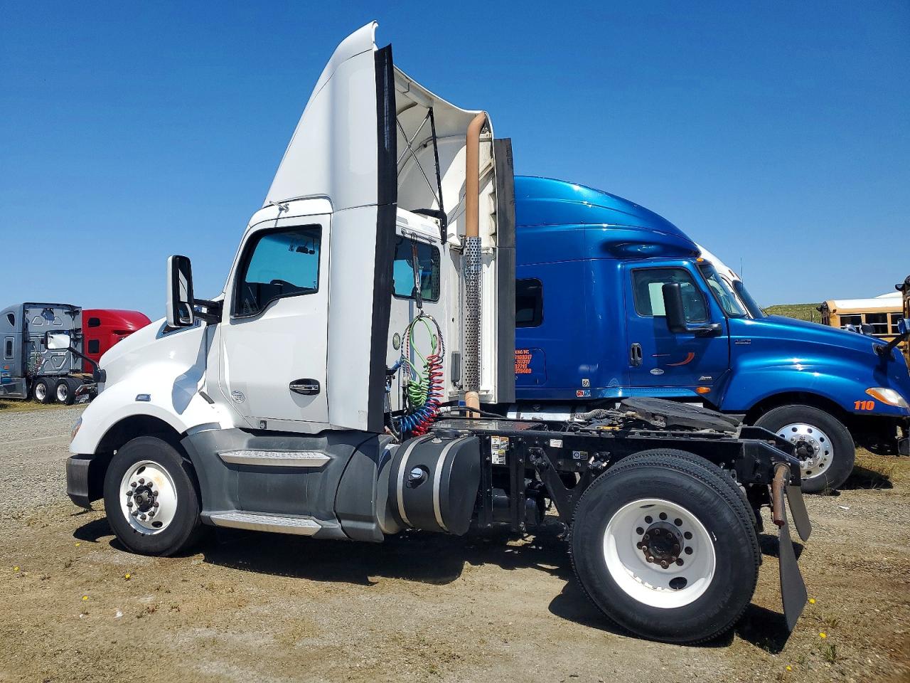 2016 KENWORTH All other VIN 1XKYA48X1GJ496623 photo 3