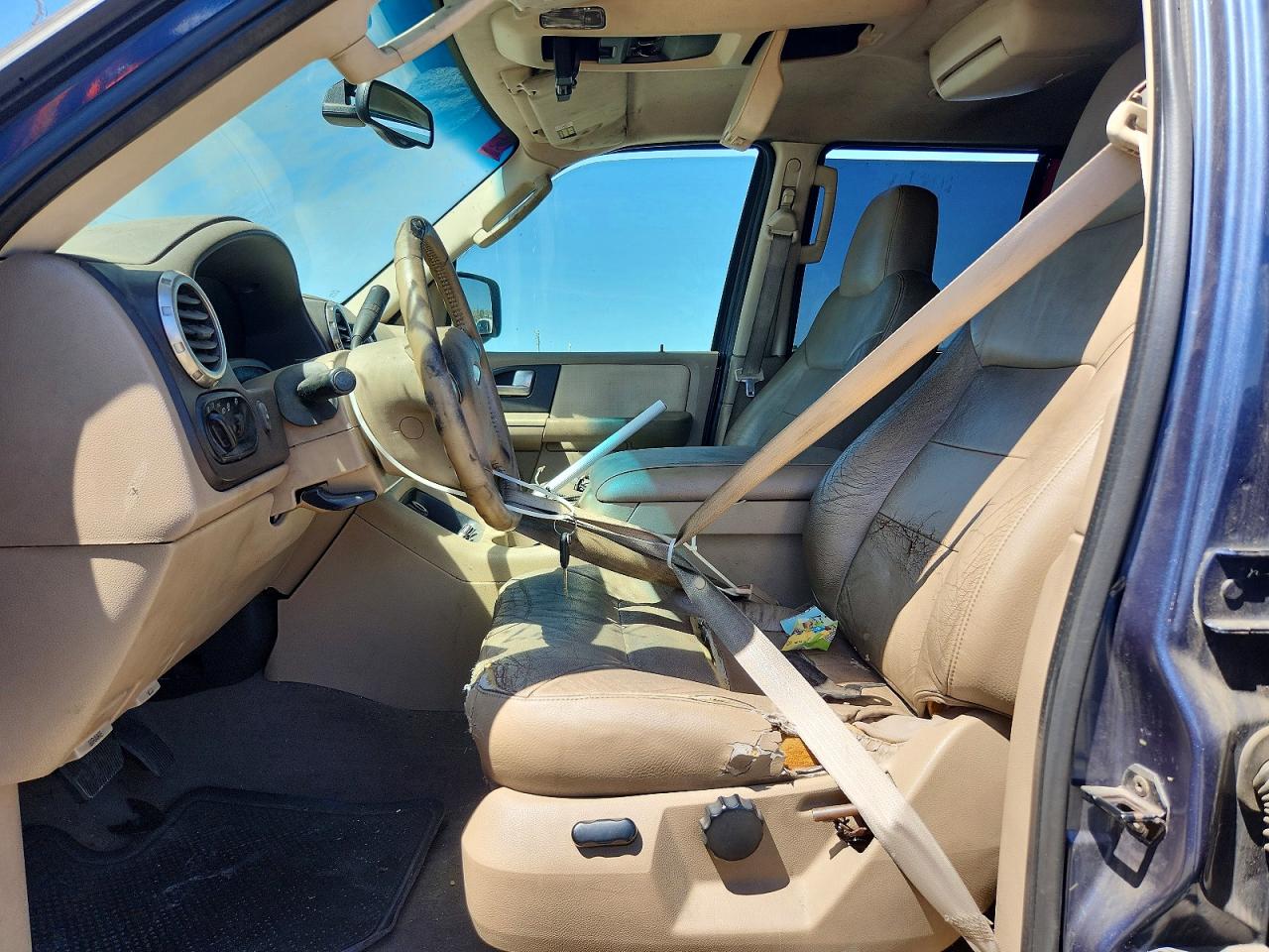 2004 Ford Expedition VIN 1FMPU16L74LA41493 photo 7