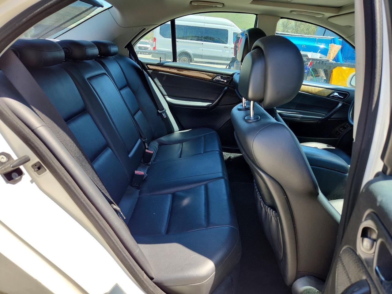 2007 Mercedes-Benz C class VIN WDBRF52H27F861790 photo 10