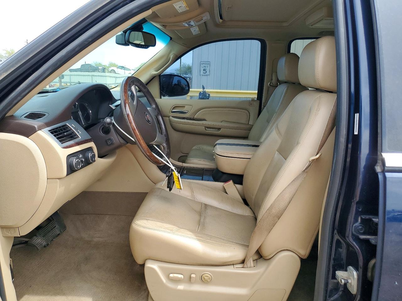 2009 Cadillac Escalade VIN 1GYFK43549R118381 photo 7