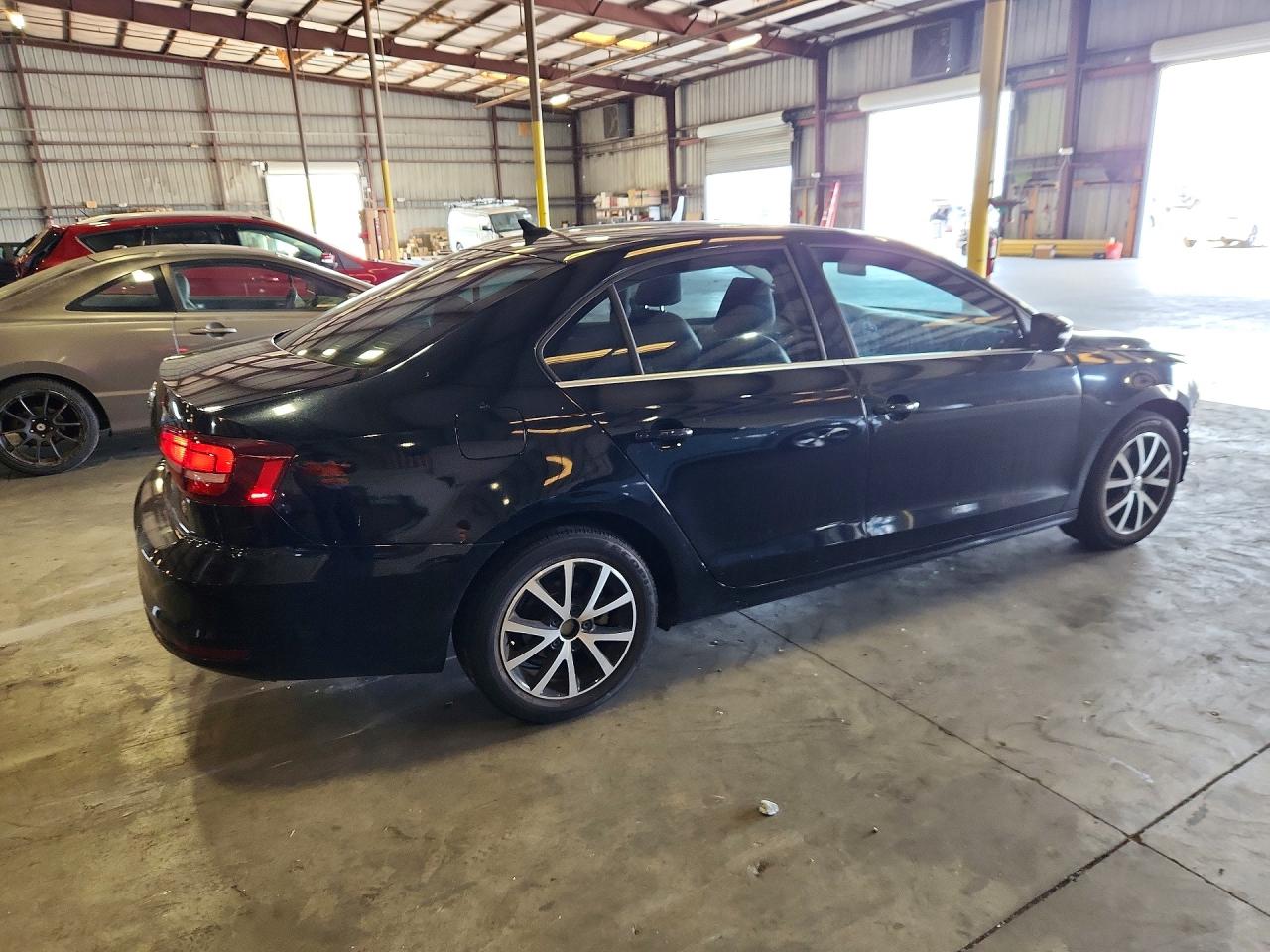 2018 Volkswagen Jetta VIN 3VWDB7AJXJM206160 photo 3