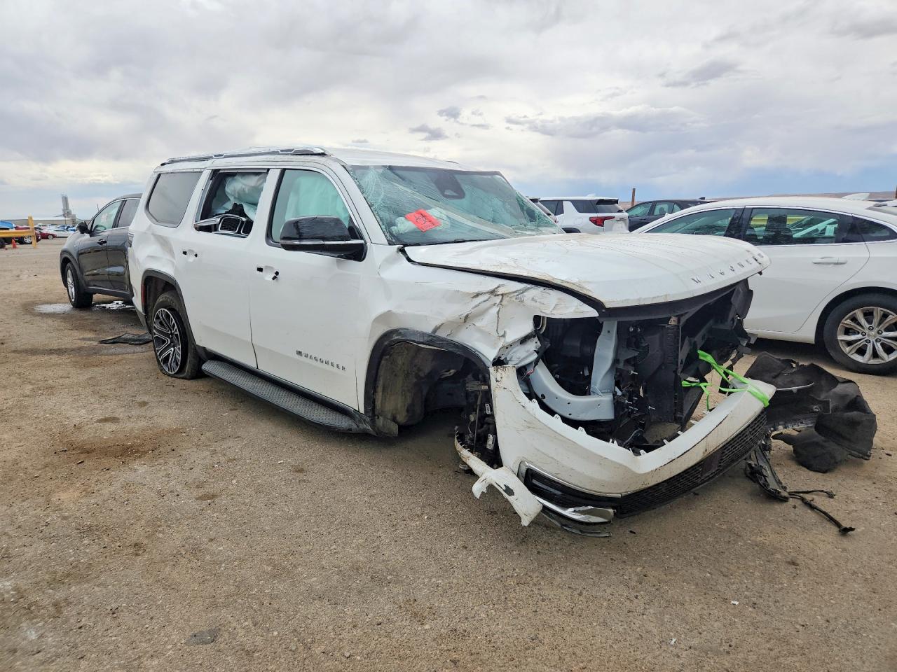 2025 Jeep Wagoneer VIN 1C4SJVBP1SS530224 photo 4
