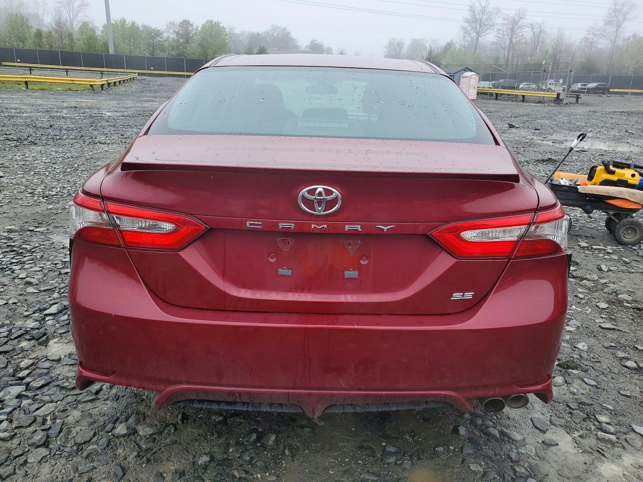 2018 Toyota Camry VIN 4T1B11HK2JU607069 photo 6