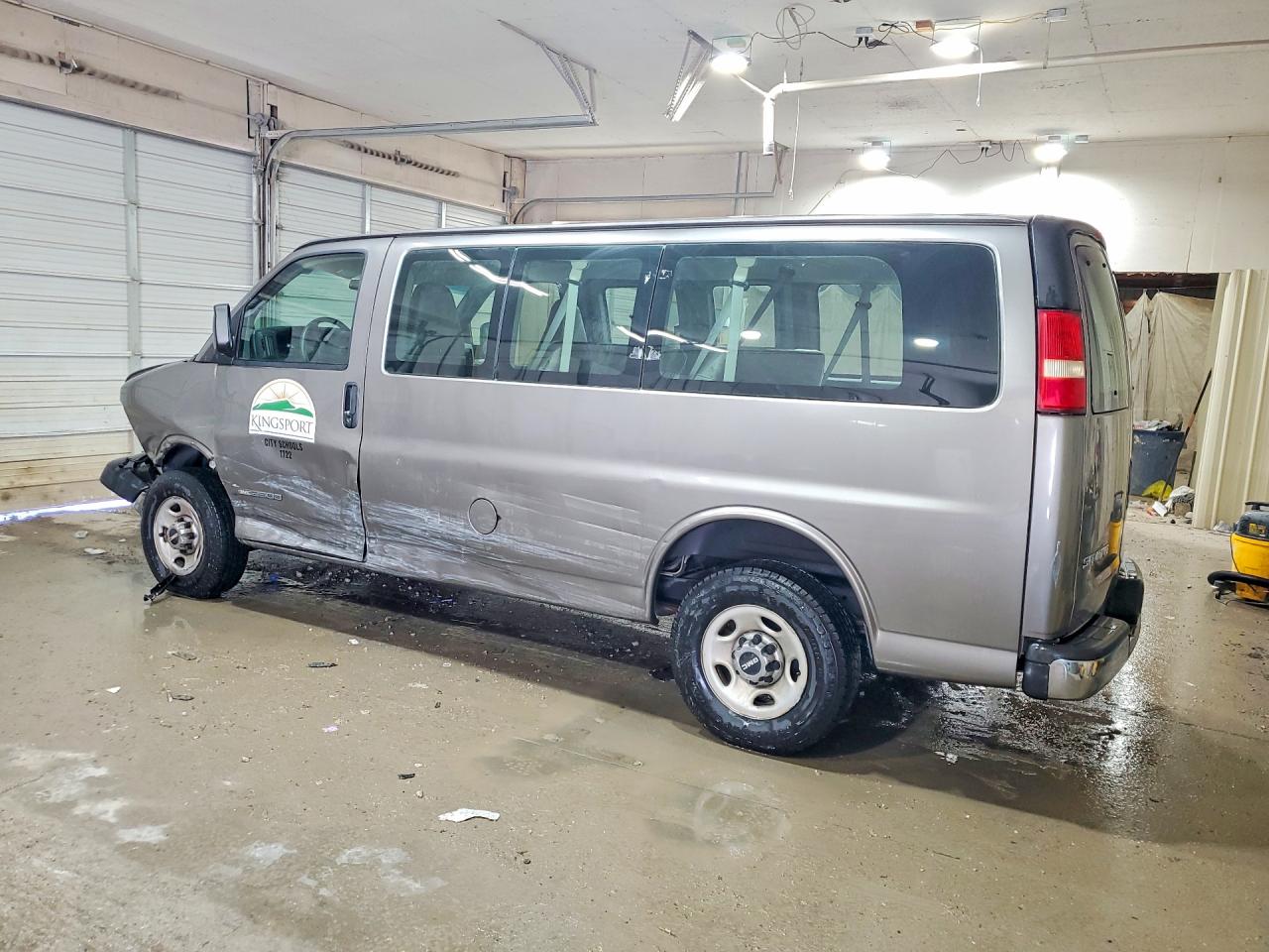 2006 GMC Savana VIN 1GKGG25V961272712 photo 2