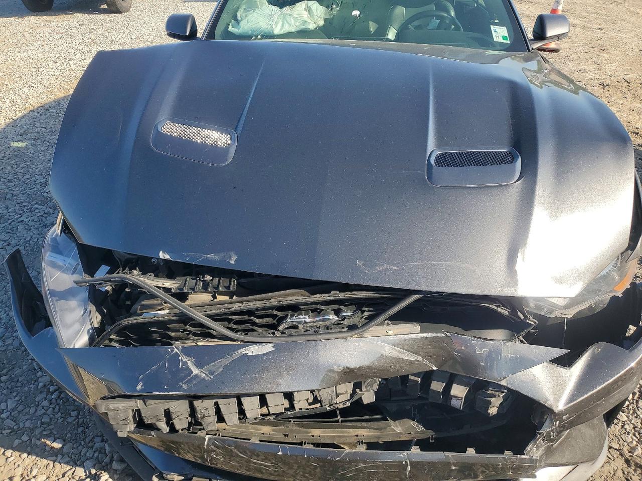 2019 Ford Mustang VIN 1FATP8UH3K5106512 photo 11