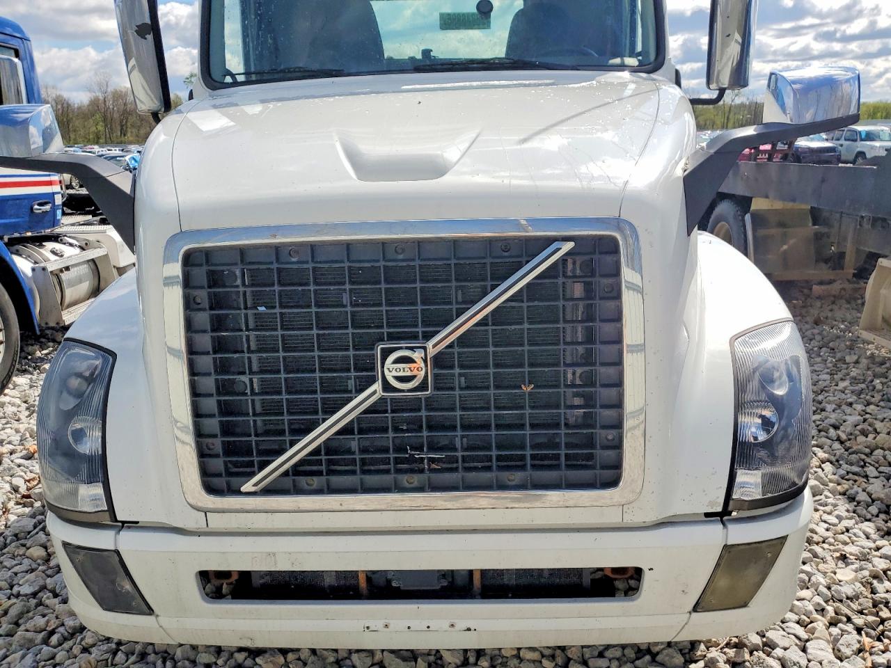 2017 Volvo Vn VIN 4V4NC9EG1HN985628 photo 7