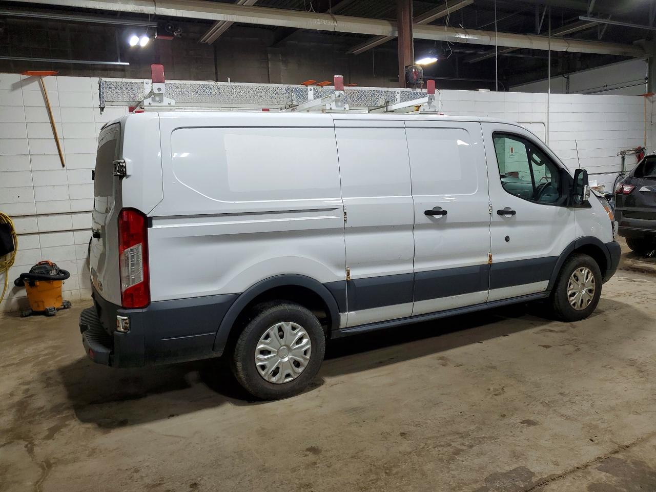 2016 Ford All models VIN 1FTYR1ZG1GKA31674 photo 3