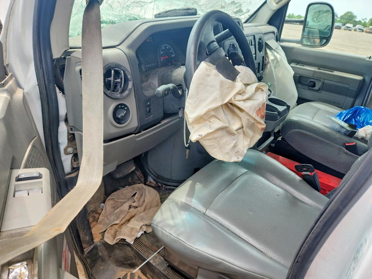 2019 Ford Econoline VIN 1FDWE3FS8KDC32925 photo 8