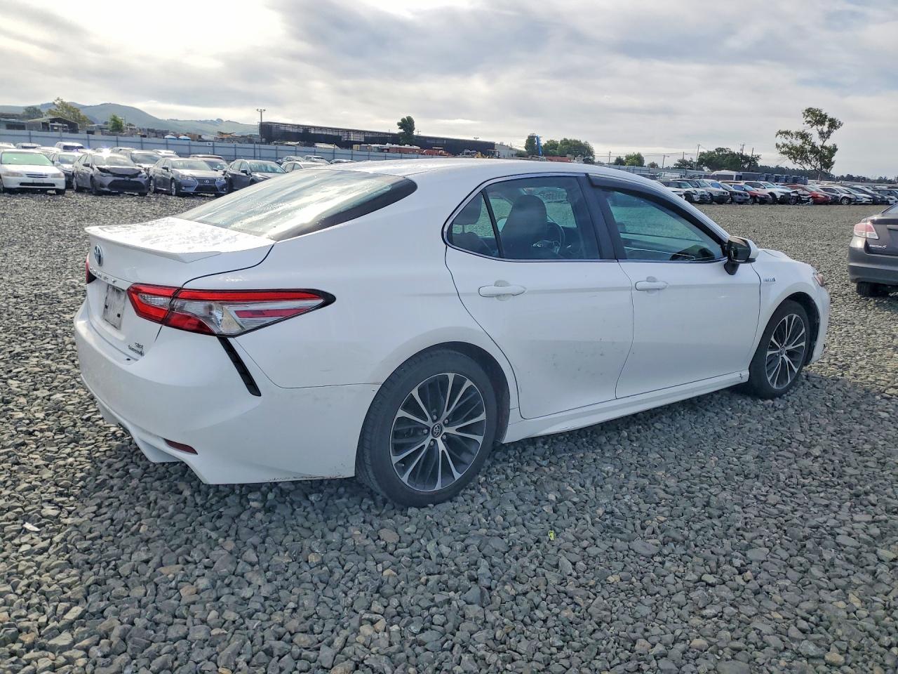 2018 Toyota Camry sola VIN 4T1B21HK3JU003821 photo 3