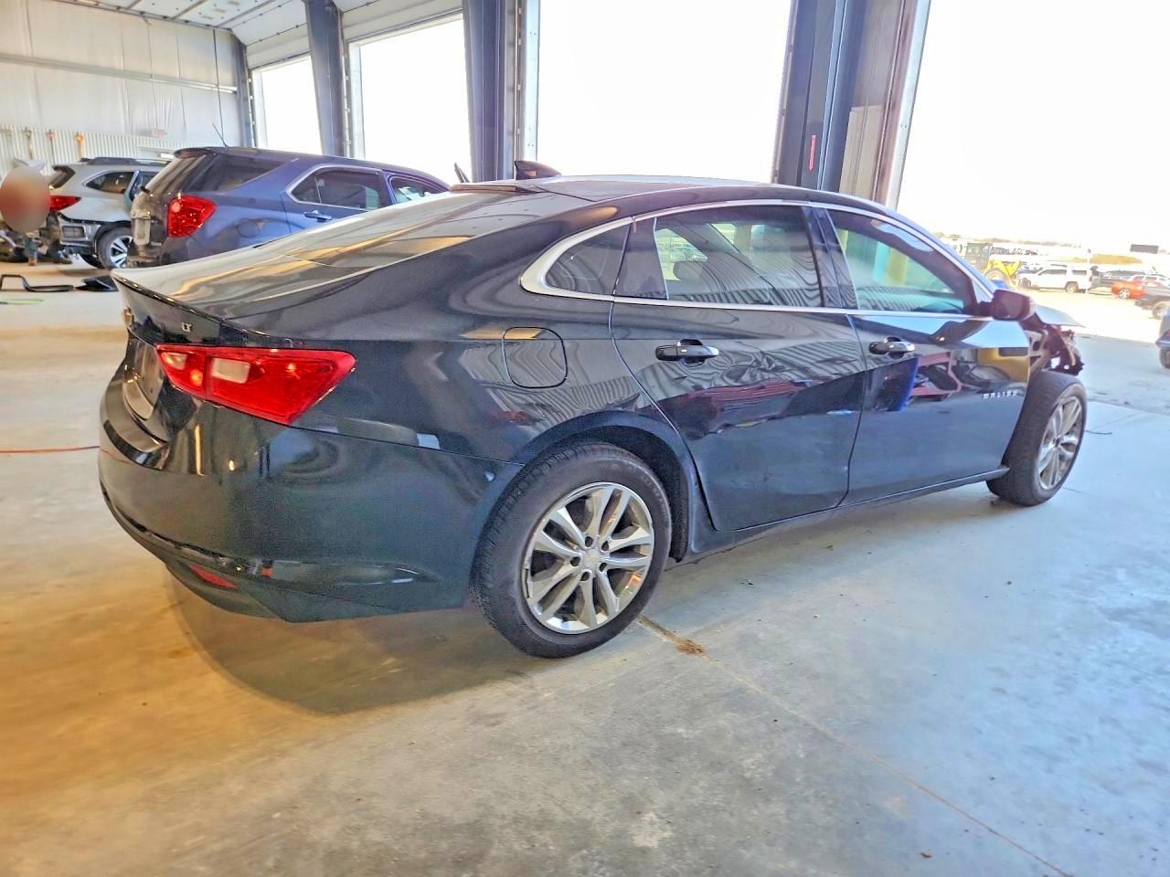 2018 Chevrolet Malibu VIN 1G1ZD5ST1JF226989 photo 3