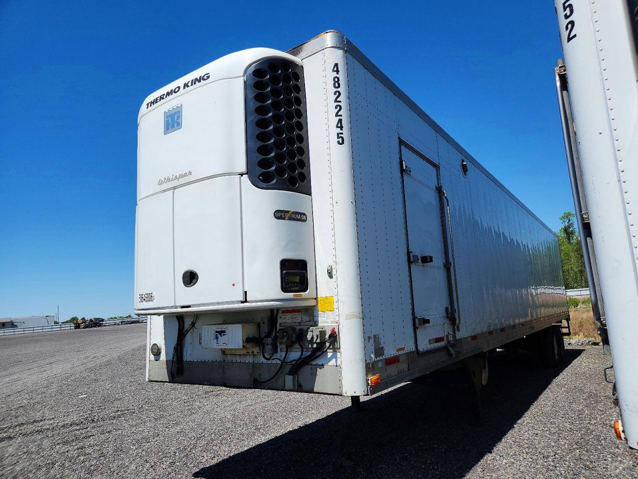 2015 UTILITY All models VIN 1UYVS2486FM408338 photo 2