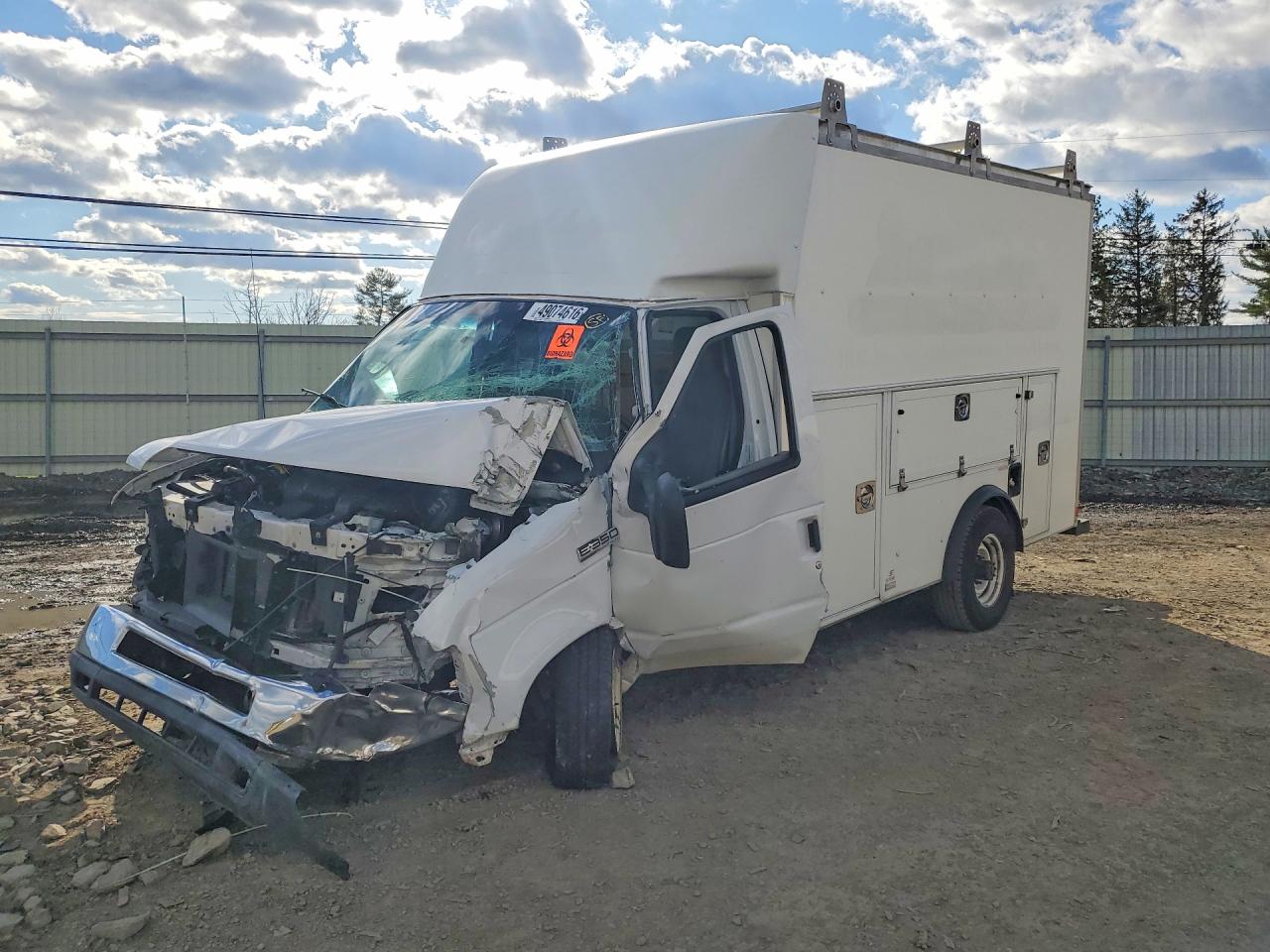 2019 FORD Econoline VIN 1FDWE3F63KDC27425 photo 1