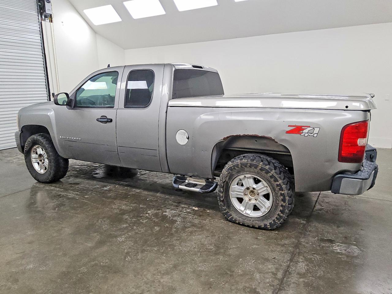 2008 Chevrolet Silverado VIN 2GCEK190781254829 photo 2