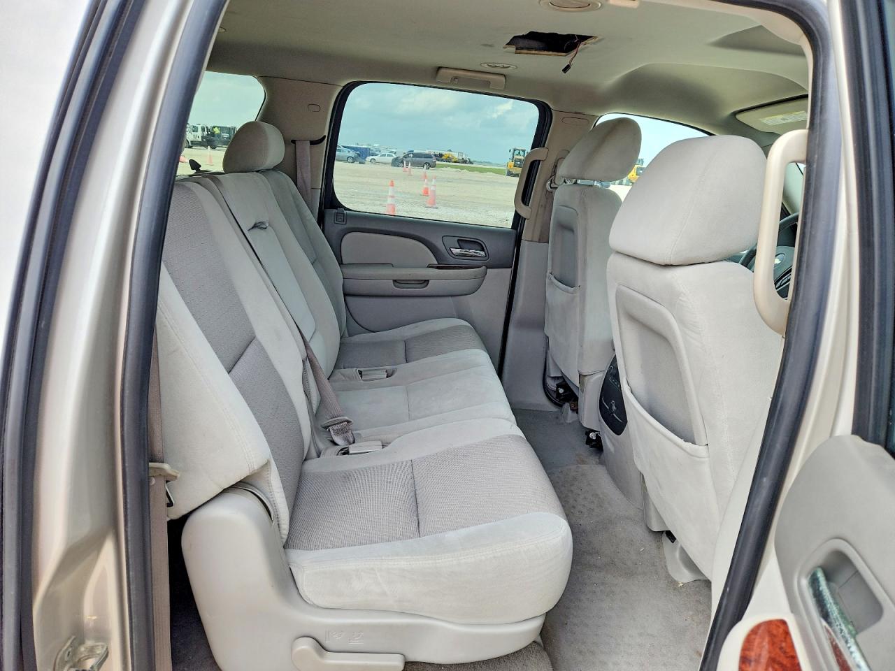 2009 Chevrolet Suburban VIN 1GNFC26029R273641 photo 11