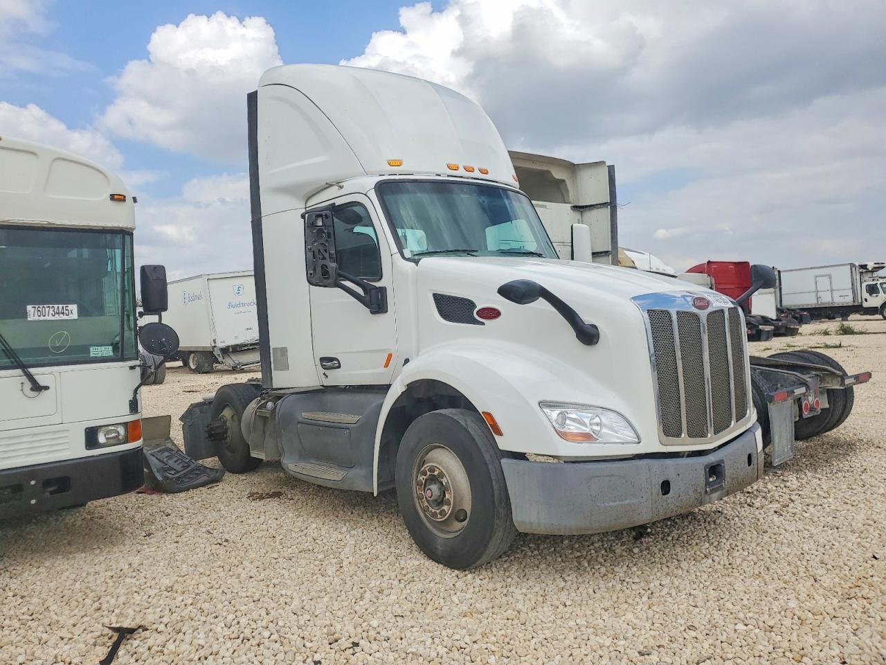 2017 PETERBILT All models VIN 1XPBA48X2HD429027 photo 1