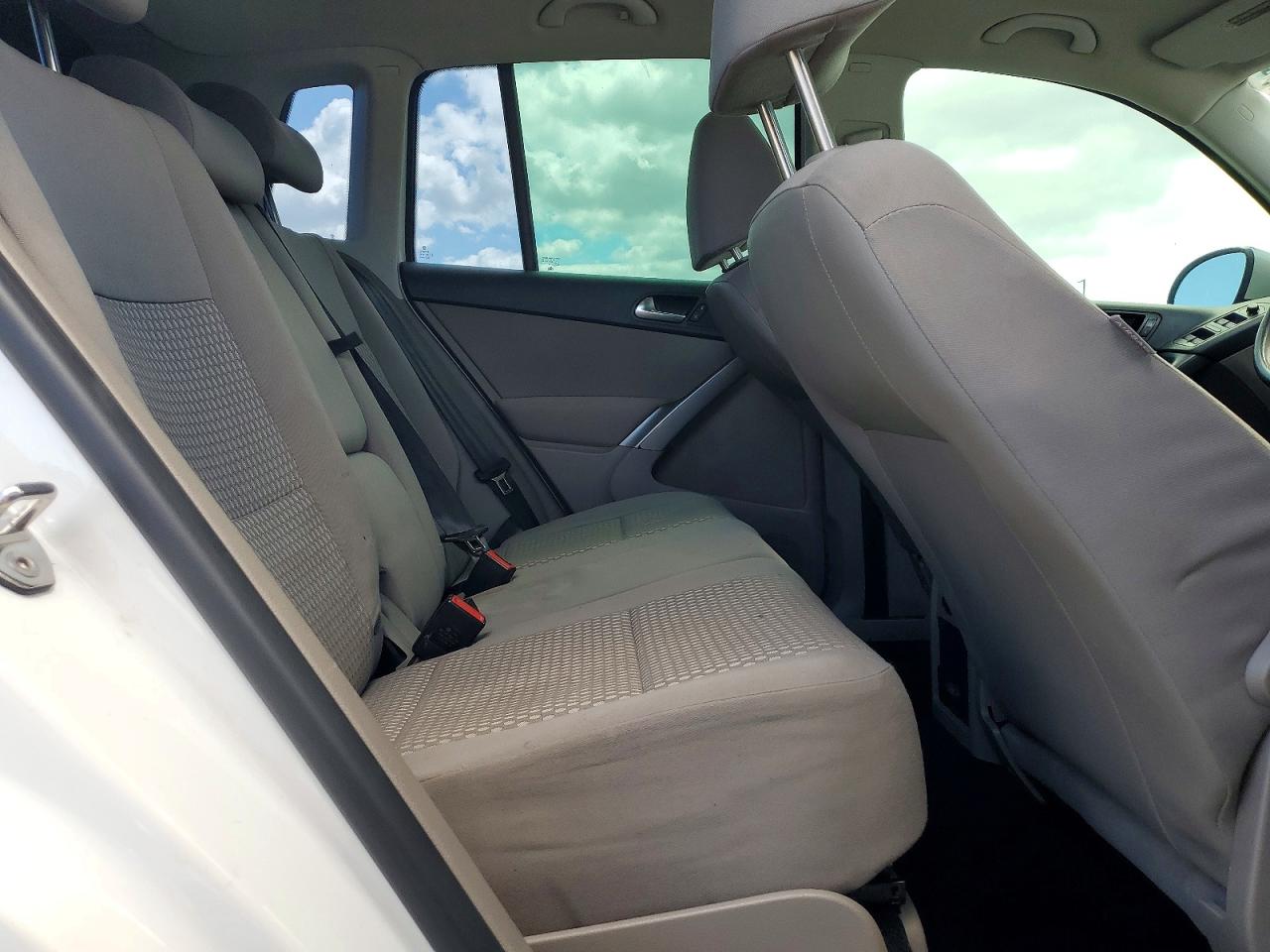 2009 Volkswagen Tiguan VIN WVGAV75N39W509119 photo 10