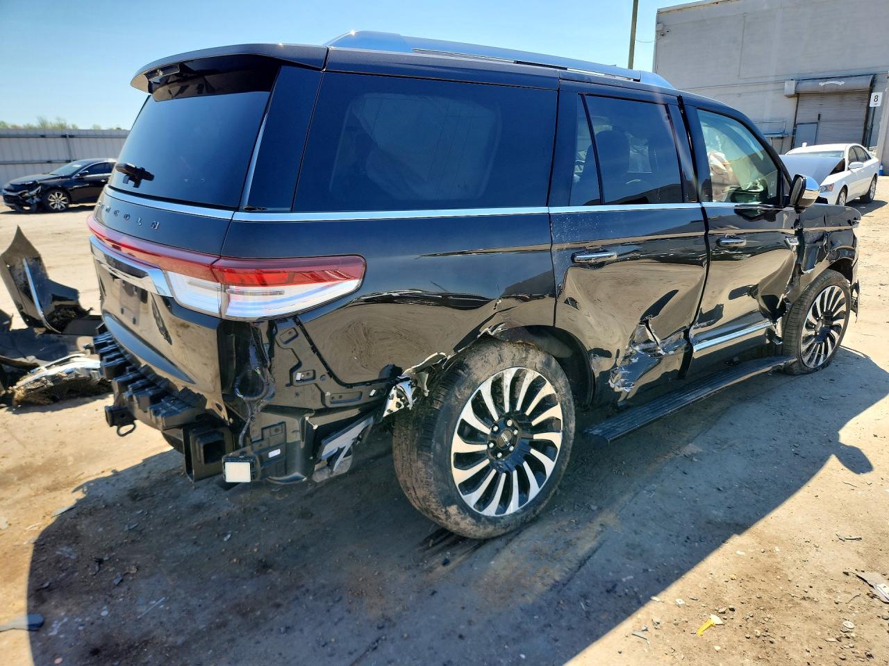 2024 Lincoln Navigator VIN 5LMJJ2TG6REL19658 photo 3