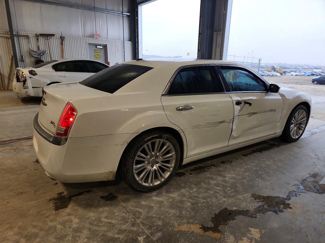2011 Chrysler 300 VIN 2C3CA6CT1BH523887 photo 3