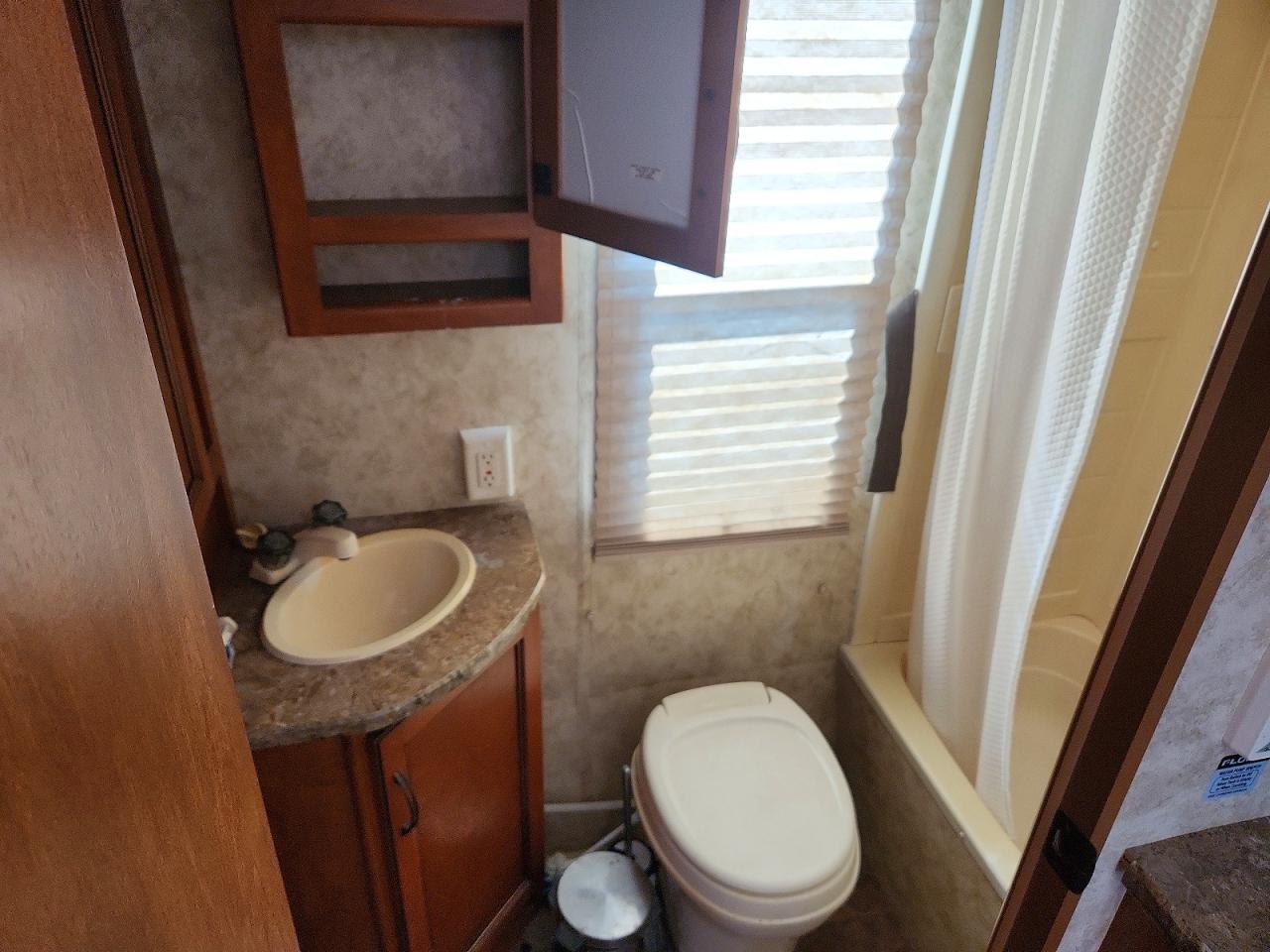 2011 KEYSTONE Bullet VIN 4YDT19F27BD422122 photo 9