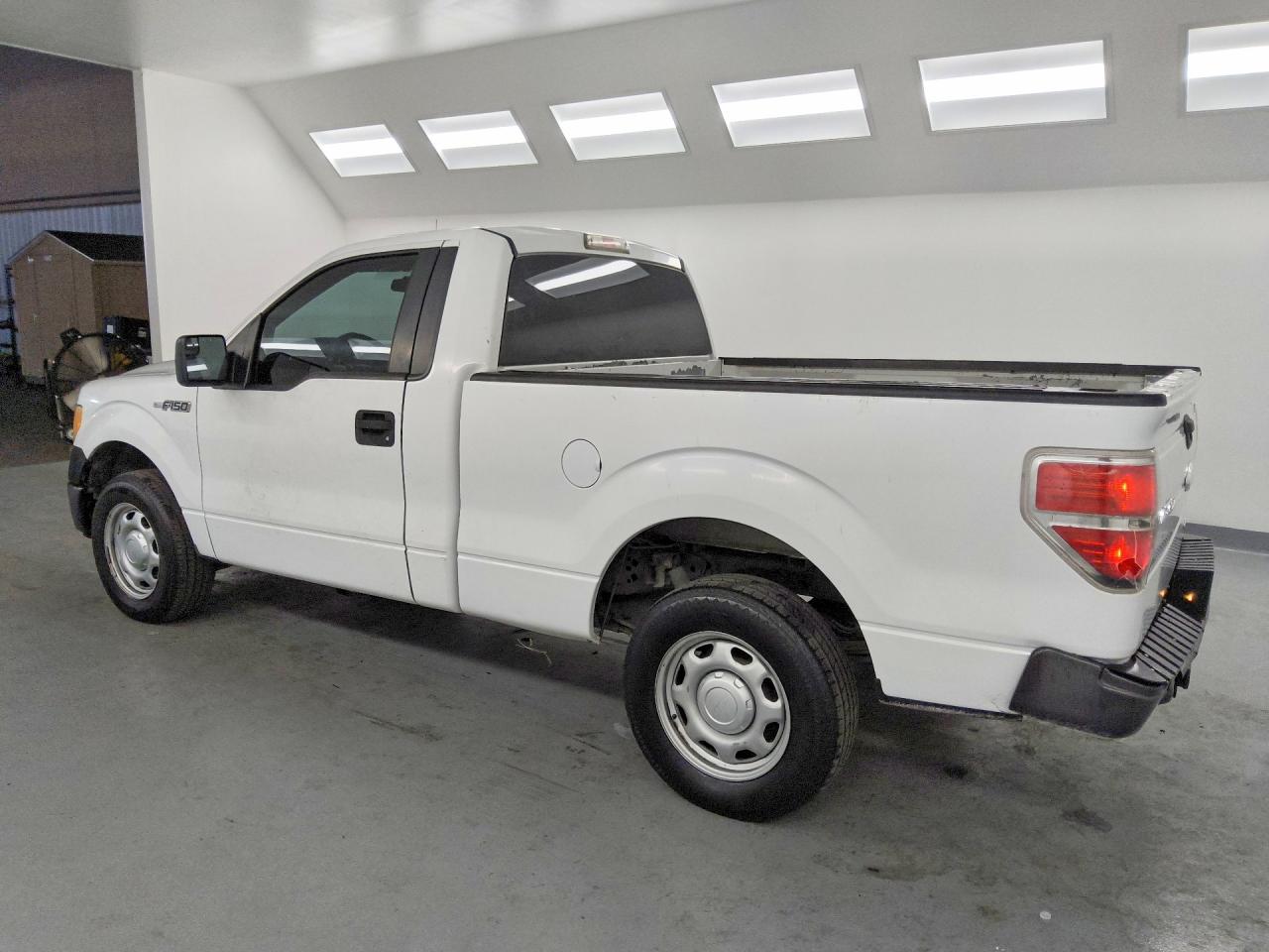 2011 Ford F150 VIN 1FTMF1CM1BKD44609 photo 2