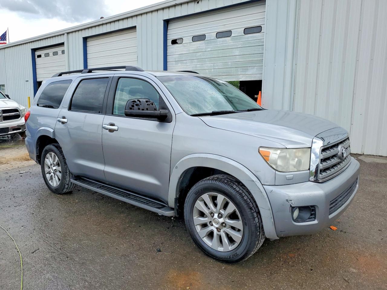 2013 Toyota Sequoia VIN 5TDKY5G19DS045552 photo 4