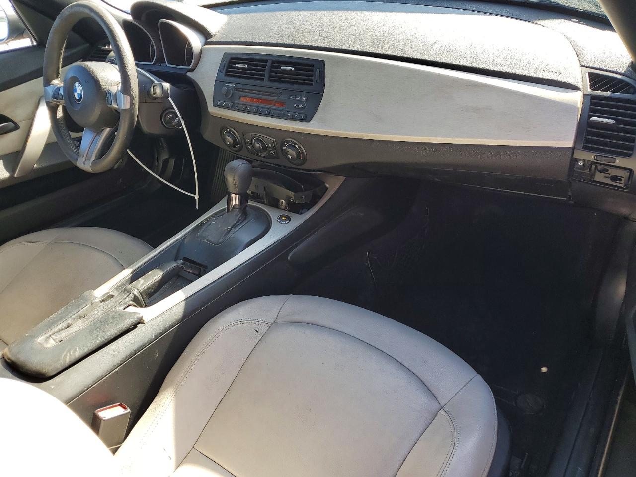 2005 BMW Z4 VIN 4USBT33525LS53572 photo 8