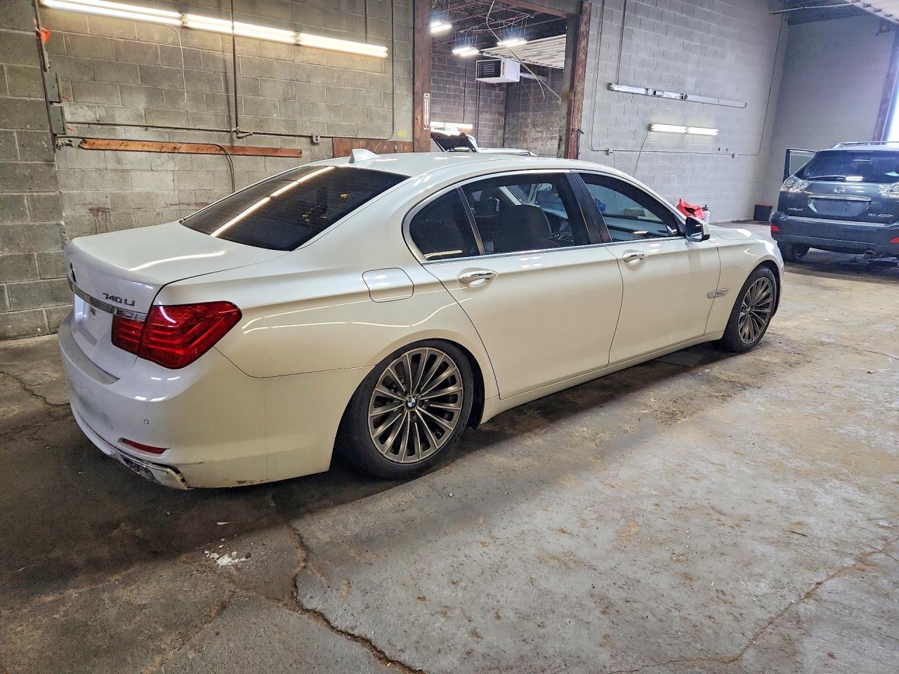 2011 BMW 7 series VIN WBAKB4C55BC573833 photo 3