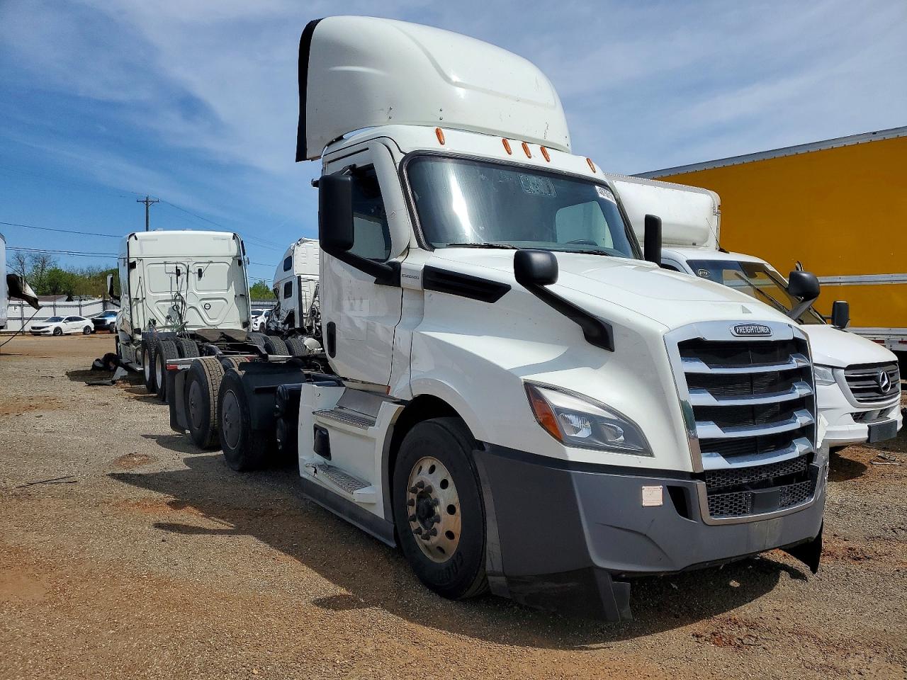 2022 FREIGHTLINER All other VIN 3AKJHLDRXNSNK9742 photo 1