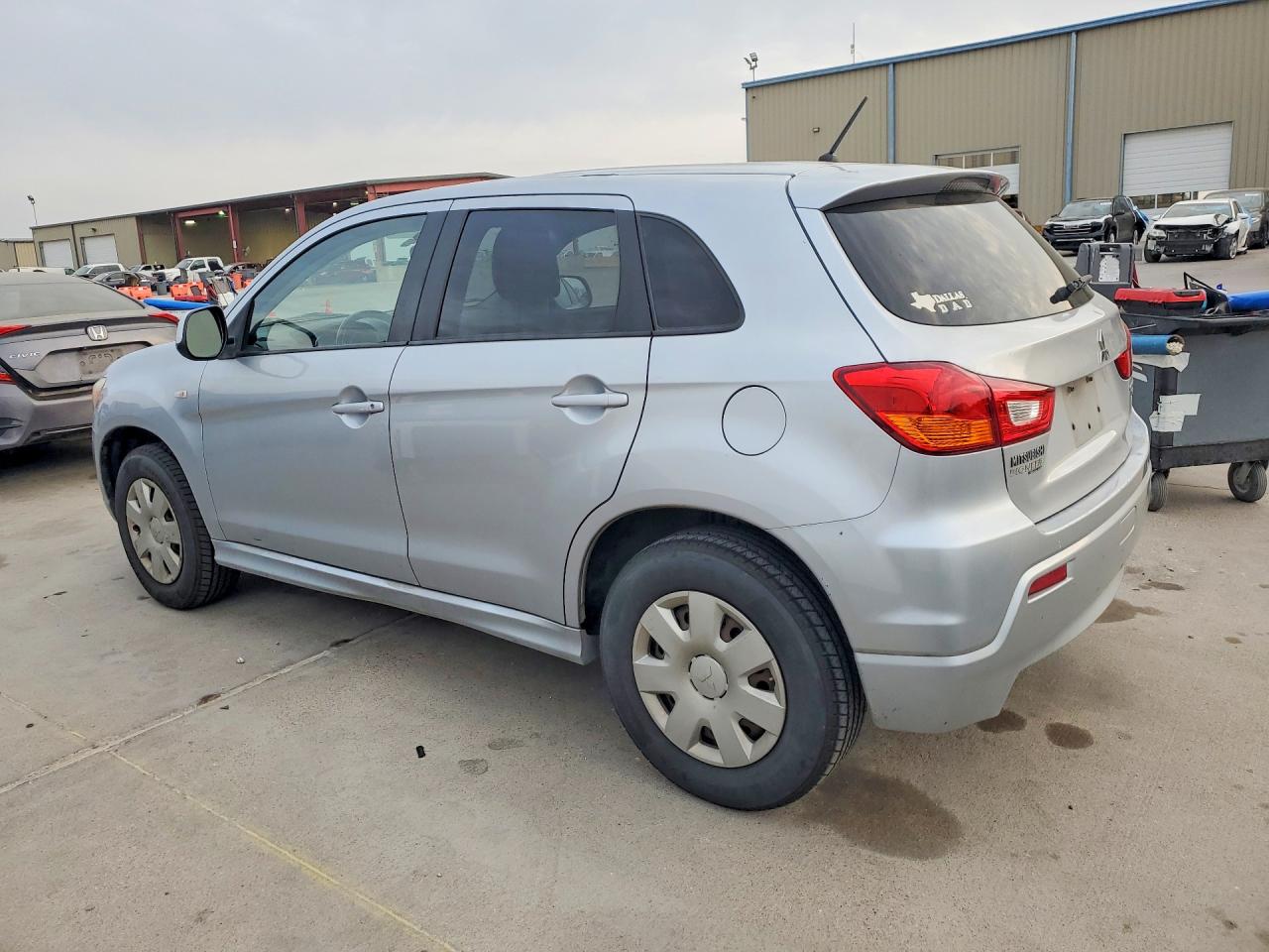 2011 Mitsubishi Outlander VIN JA4AP3AUXBZ020624 photo 2