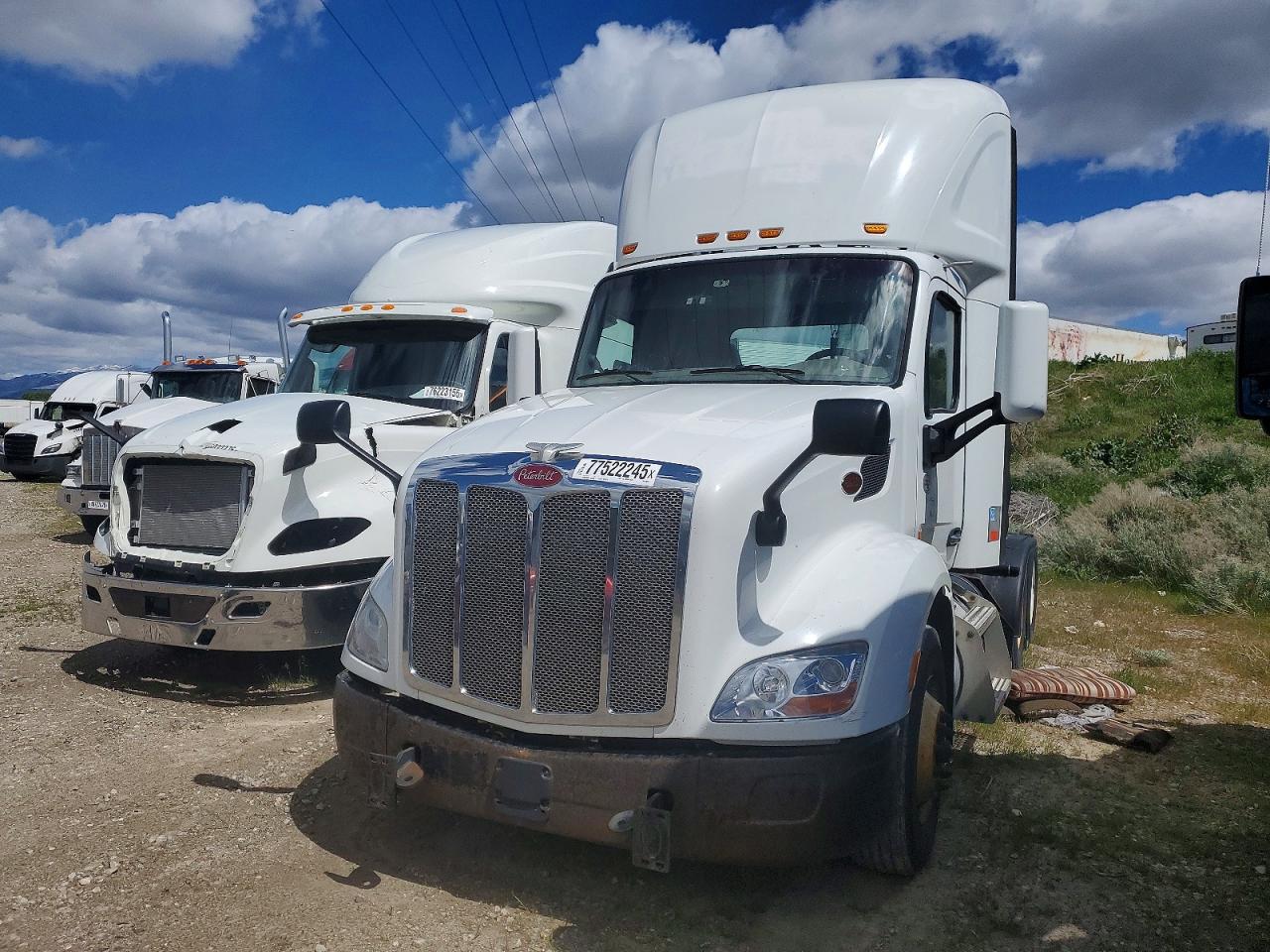 2017 PETERBILT All models VIN 1XPBD49X9HD430858 photo 2