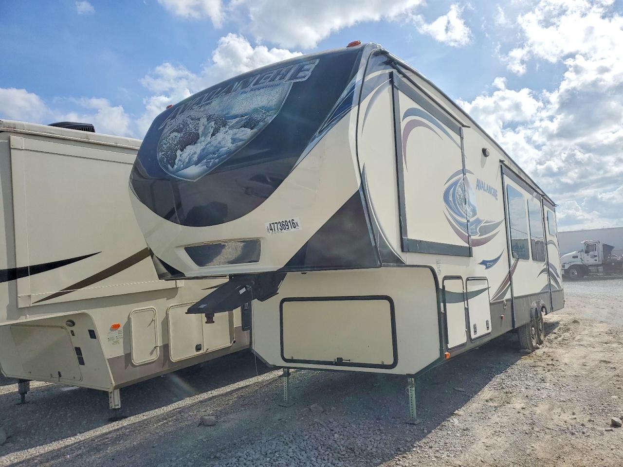 2014 KEYSTONE Avalanche VIN 4YDF36126EE760588 photo 2